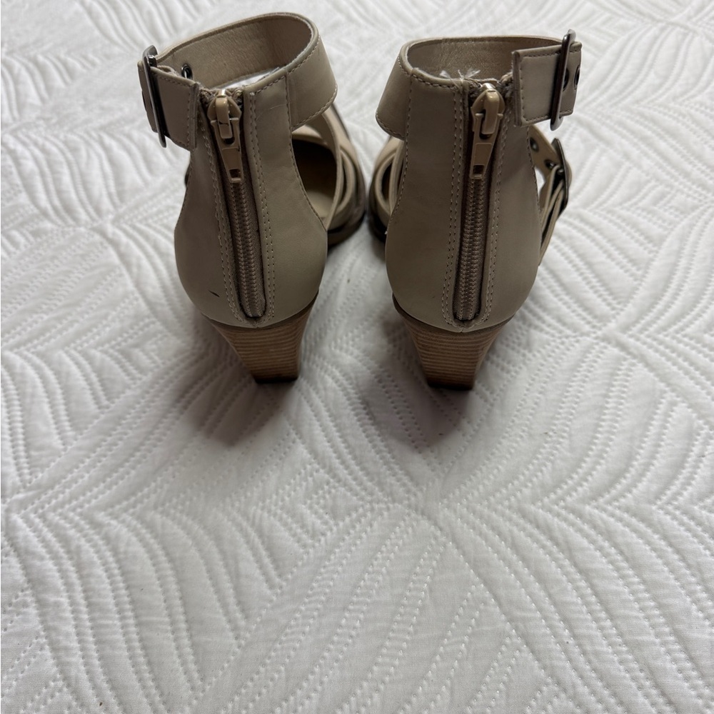 Very G Irina Women’s Tan Western Heel Ankle Boot. Size 7 - Picture 6 of 9